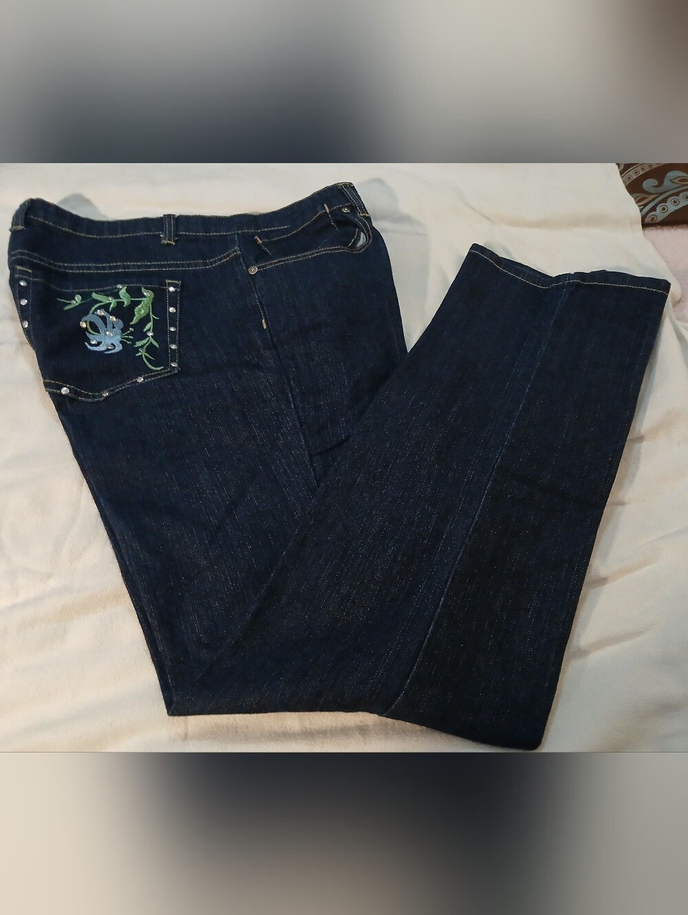 Pre-loved Women’s Dark Blue Embroidered Pocket Jeans